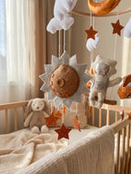 Minimalist Wooden Baby Crib Mobile with Arm